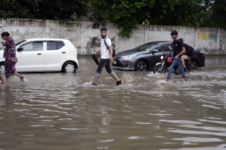 暴雨袭击了巴基斯坦南部，自7月以来死于洪水和暴雨的人数上升到209人